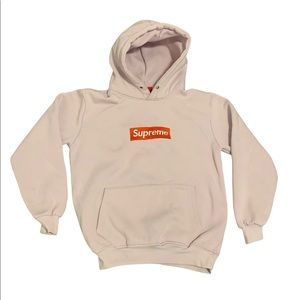 Supreme Hoodie fits like a small